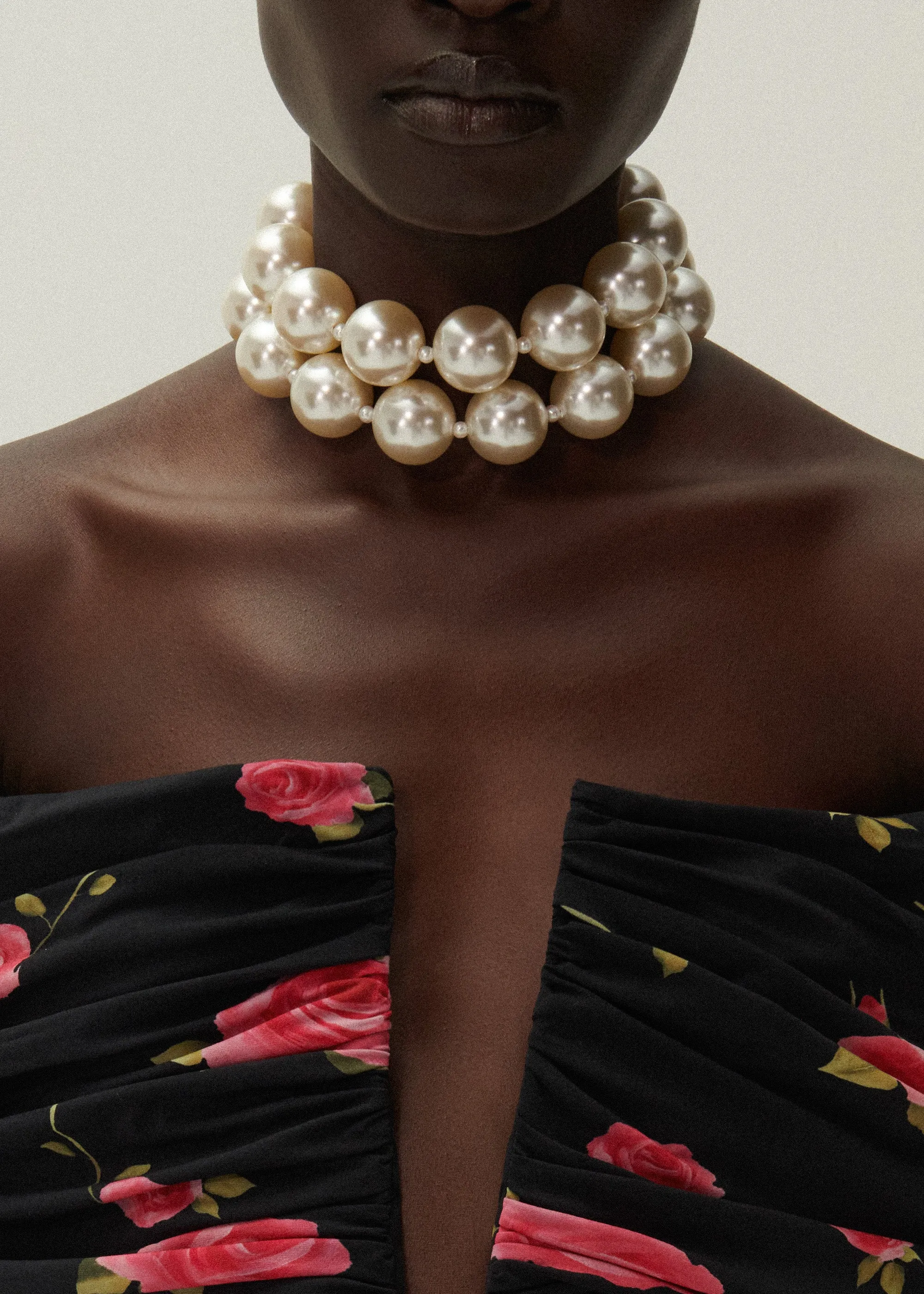 Pearl necklace in white