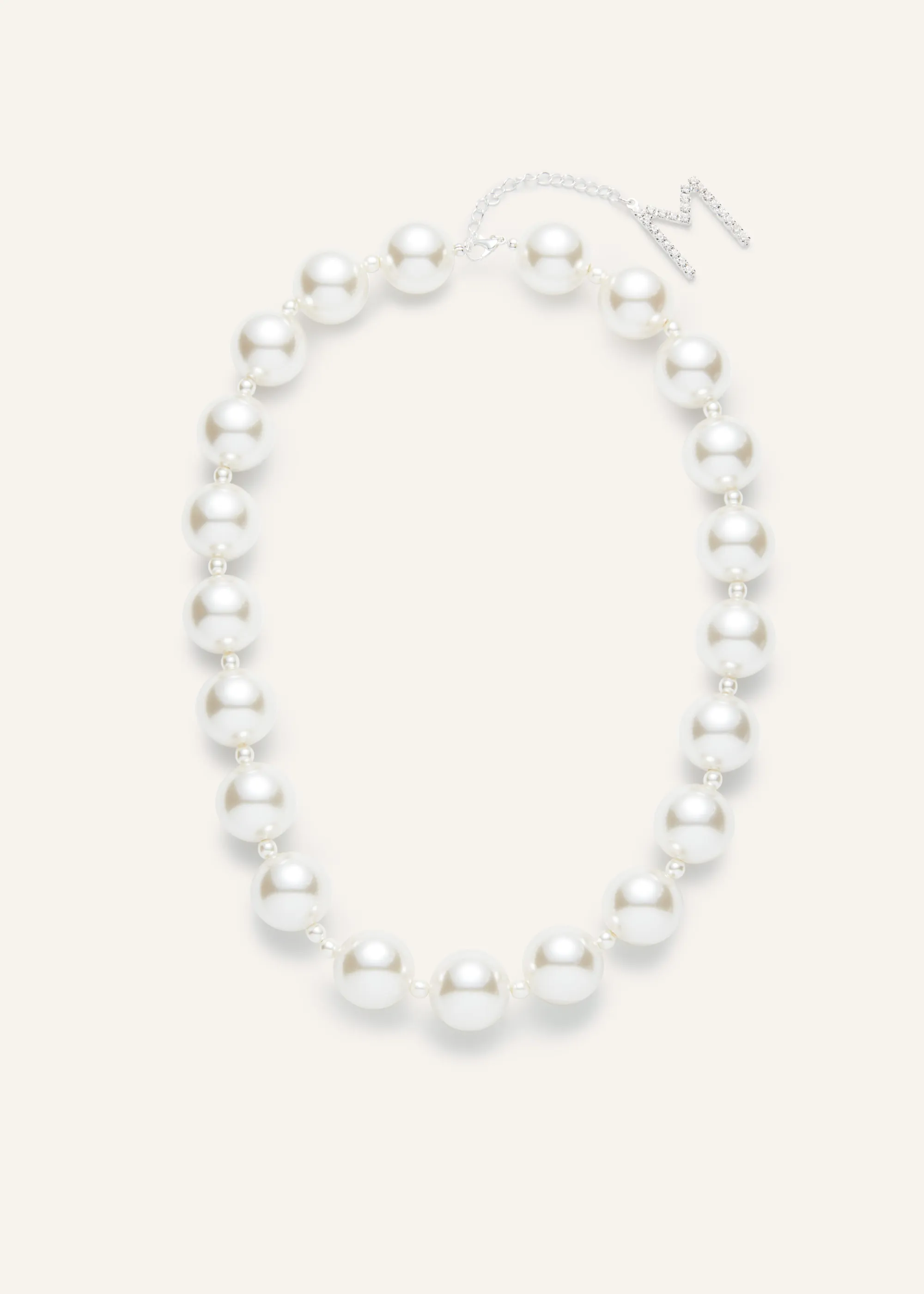 Pearl necklace in white